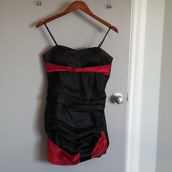 Dress - Picture 1 of 7